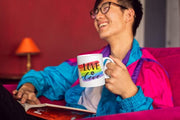Shirtinator Tasse Geschenk Love is Love I Liebe Tassen LGBTQ+ Regenbogen Rainbow Valentinstag