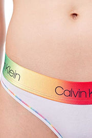 Calvin Klein Frau Tanga Slips elastisches Höschen bei Anblick Unterwäsche CK Artikel QF6581E Thong, 100 Bianco - White, L