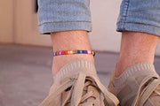 Pride Fußband für Männer, Frauen & Queers - LGBT CSD Festival Fußkettchen im Boho Ethno Style - Made by Nami Handmade Rainbow Stoffband - Wasserfest & verstellbar - Damen Herren-Schmuck (Regenbogen)